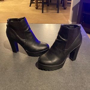 Carlos Santana Black Lug sole Booties